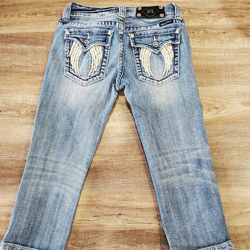 Size 28 Angel wing style Miss Me Capris